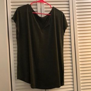 Basic loose green T